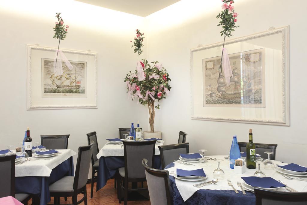 Nautilus Hotel Riccione Buitenkant foto