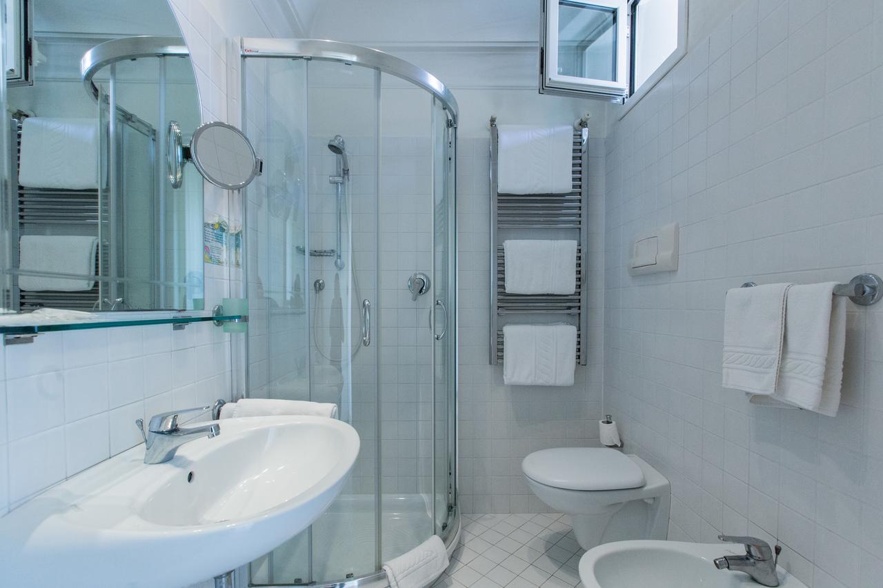 Nautilus Hotel Riccione Buitenkant foto