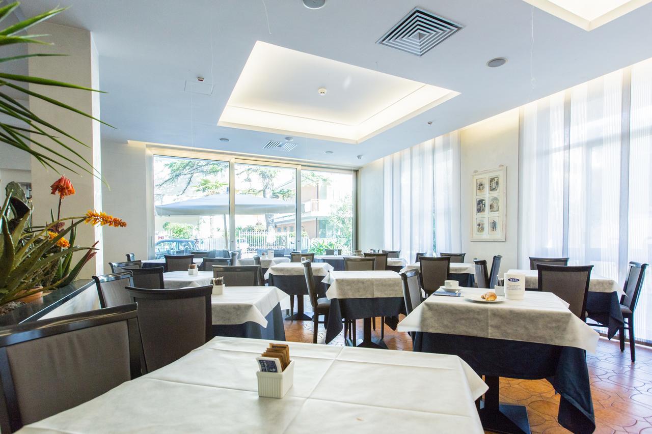 Nautilus Hotel Riccione Buitenkant foto